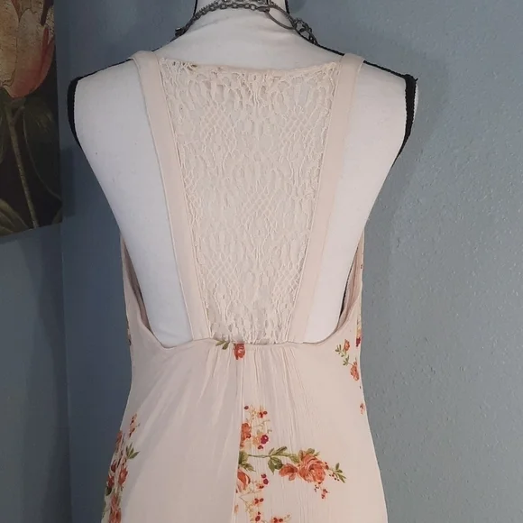 Lovestitch Beige Floral Lace Back Maxi Dress - Picture 4 of 7